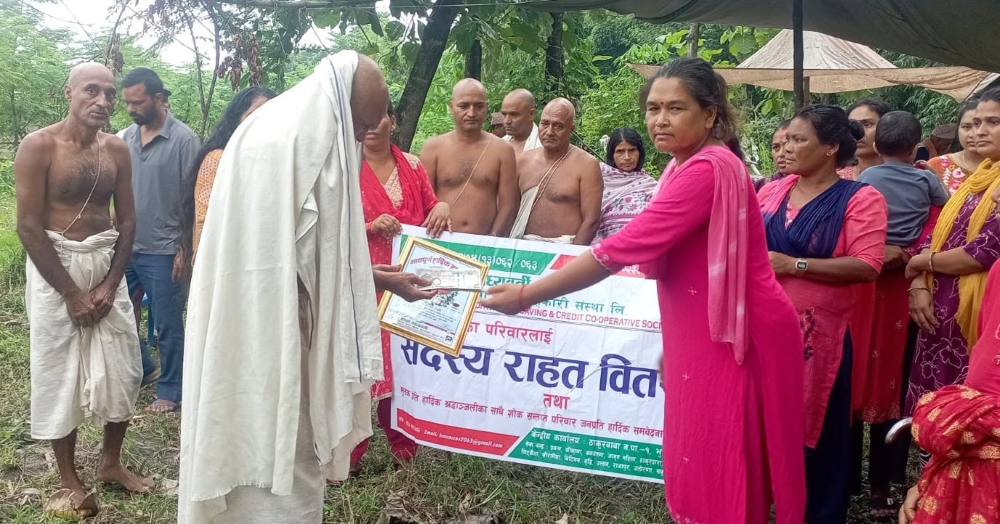 हाम्रो मध्यवर्ती साकोसद्धारा सदस्यलाई राहत बितरण