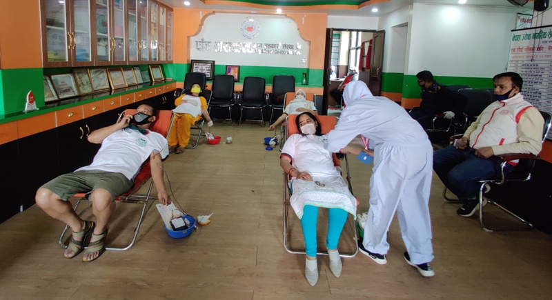 लकडाउनमा पाँचतारा साकोस  रगत संकलन गर्दै