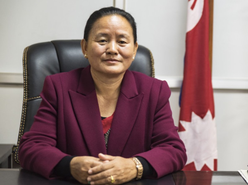 टेबुलमुनीबाट काम गर्नेलाई ठाउँको ठाउँ कारवाही गर्ने