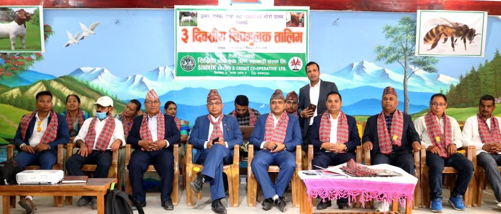 बाख्रा र मौरी पाल्न सिकाउँदैँ सिम्रिक साकोस