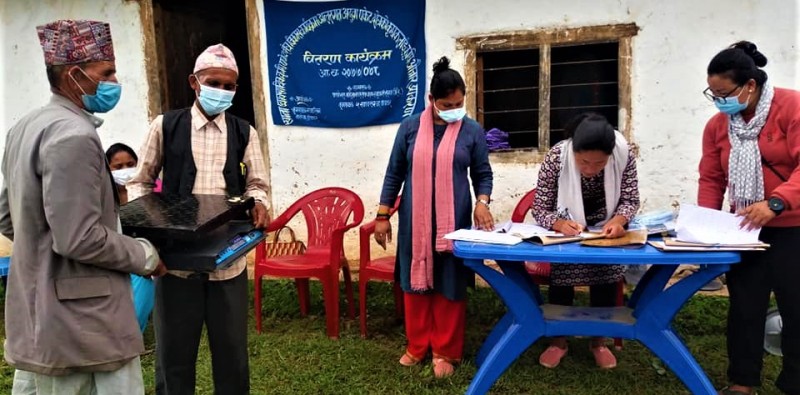 गाउँपालिकाद्धारा महिला सहकारीलाई कम्प्युटर सहयोग