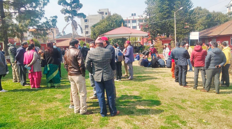 ब्याज बढाउन सहकारीकर्मीको शक्ति प्रदर्शन (फोटोफिचर)