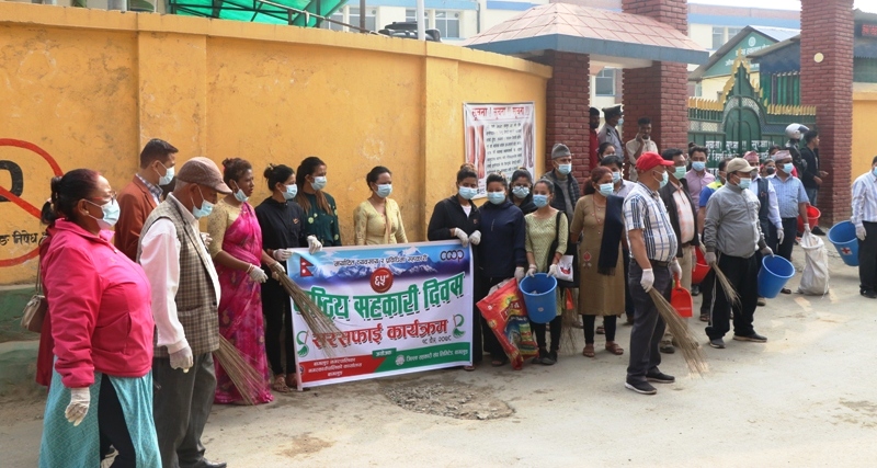 सहकारी दिवसको पहिलो दिन बागलुङमा बजार सरसफाई  