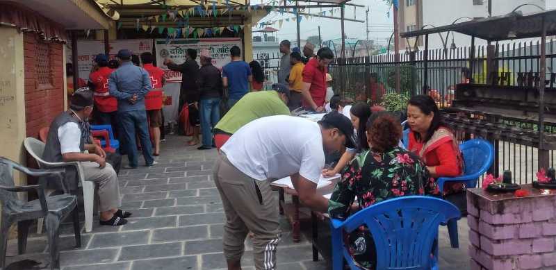 दक्षिण बाराही महिला साकोसका सदस्यद्धारा रक्तदान