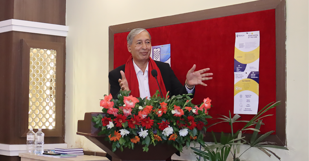 श्रम सहकारीले मिनी ठेकेदार जन्माउछ : डा. युवराज खतिवडा