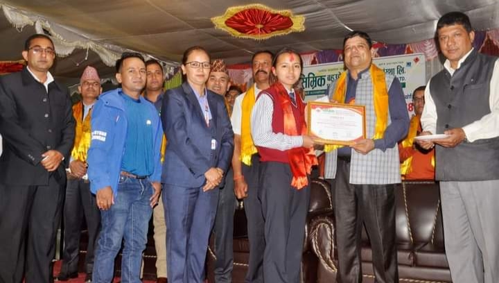 सिम्रिक सहकारीद्धारा २७ जनालाई सम्मान २ जनालाई जनही ४८ हजार छात्रवृत्ति