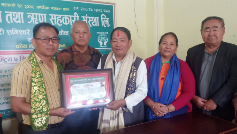 लर्ड बुद्ध सहकारीद्धारा पत्रकार राई सम्मानित
