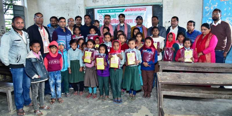 उपलब्धी सहकारीद्धारा छात्राहरुलाई स्विटर वितरण
