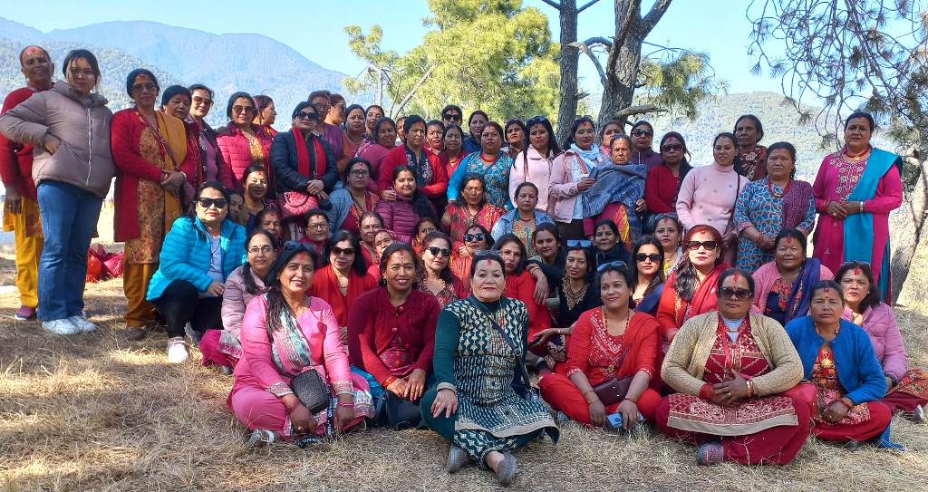 दक्षिणबाराही महिला साकोसद्धारा सदस्यलाई तिर्थ भ्रमण 