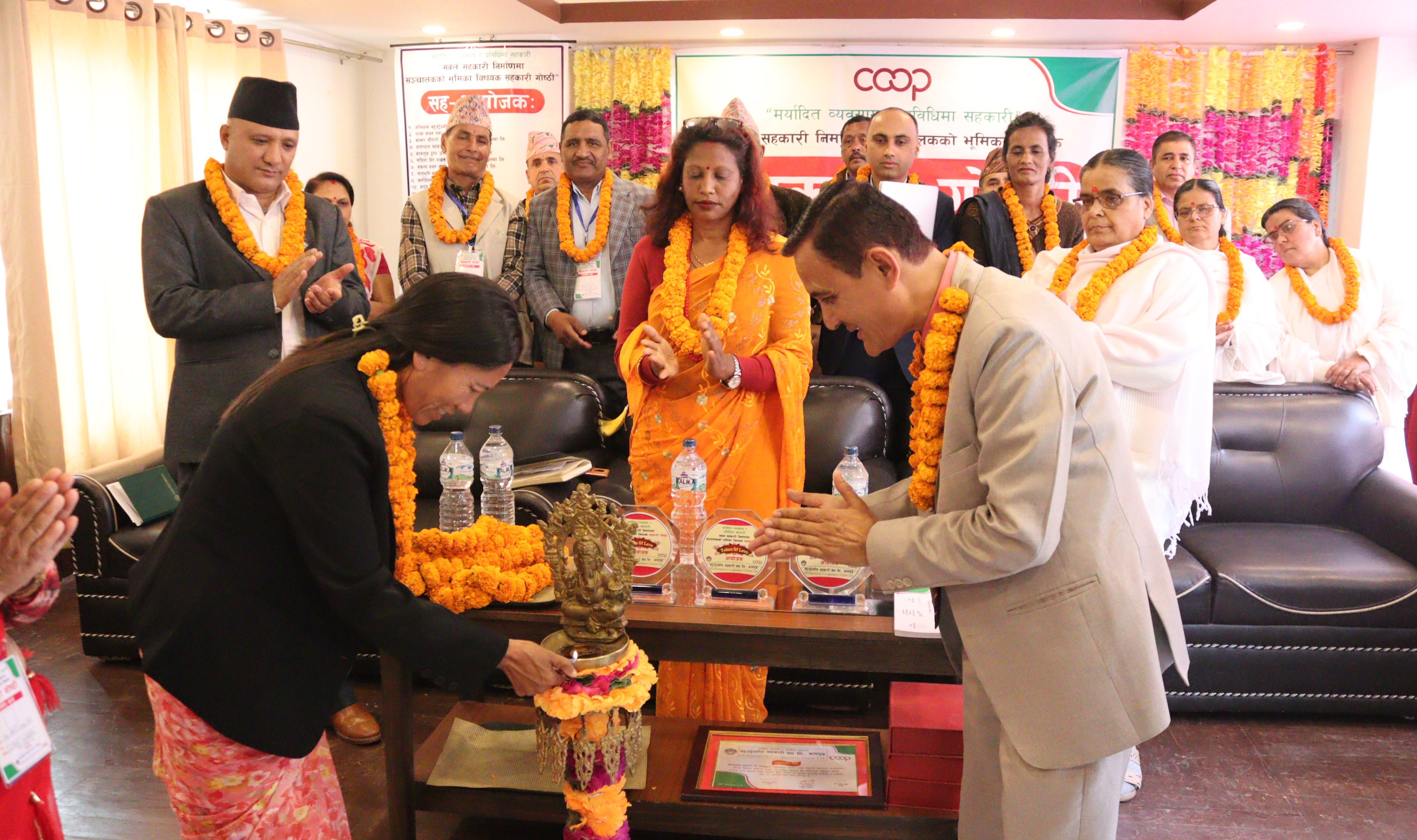 सहकारीका समस्या समाधान गर्न सदस्यसंगै हातेमालो गरौ : उपसभामुख थापा     