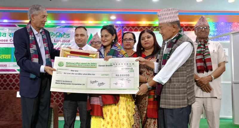 सहकारी अखबारकर्मी थापा सम्मानित