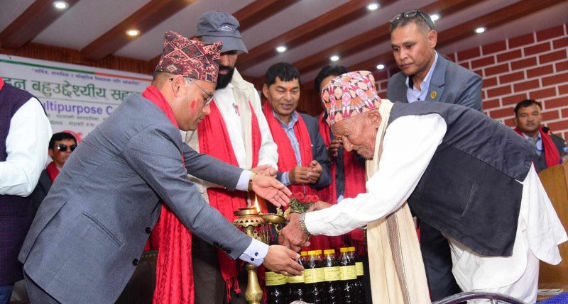 अभिवादन सहकारीको ७ औं बार्षिक साधारण सभामा सदस्यलाई सम्मान