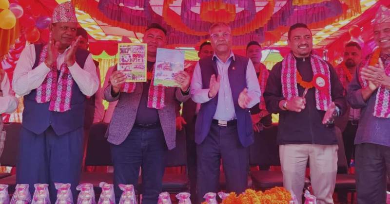 कृषि मन्त्रीलाई गोबर उपहार दिनुस्  :  गोकुल बास्कोटा 