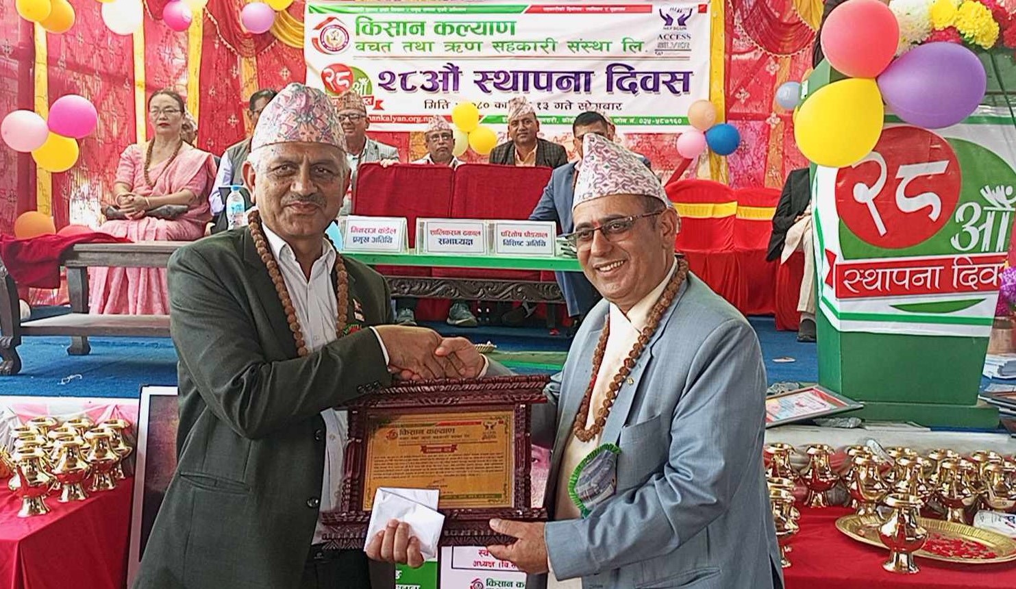 सहकारी महासङ्घका अध्यक्ष मिनराज कडेललाई किसान कल्याणको सम्मान
